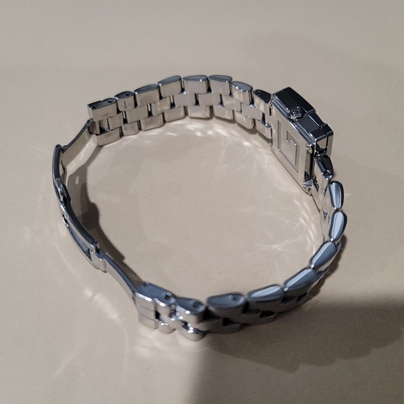 Gucci Ladies G Bezel Silver Dial Stainless Watch - Picture 15 of 16